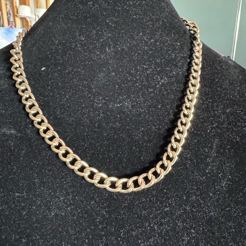Elegant Gold Tone Chain Necklace